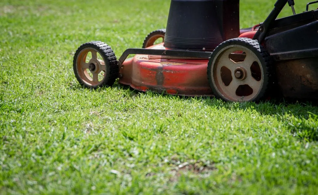 Mower deck sitting low on a lawn ready to cut
